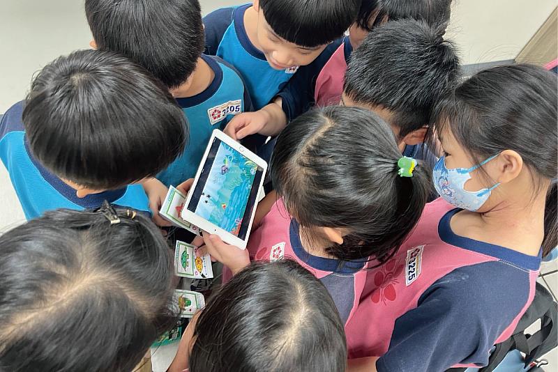 南大團隊透過AR 水族箱提升學童邏輯與專注力