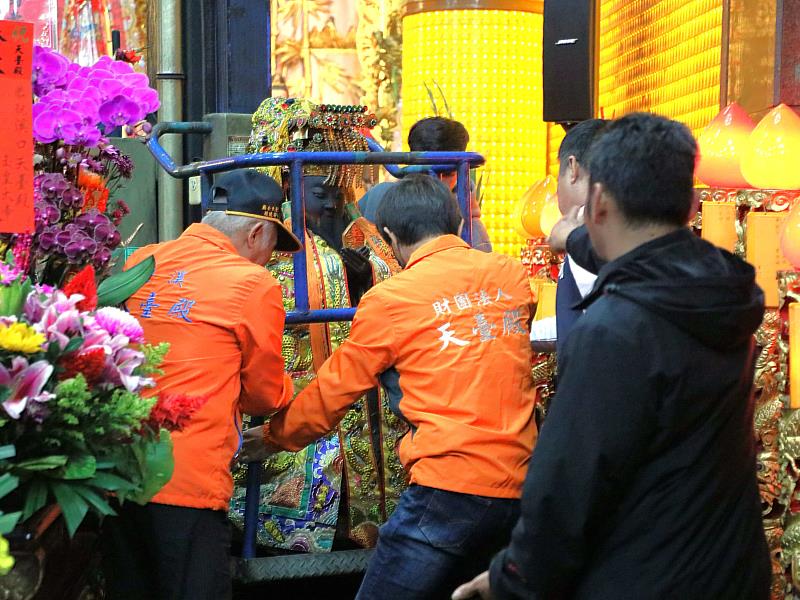 縣長翁章梁初九拜天公,赴溪口天臺殿參拜祈福
