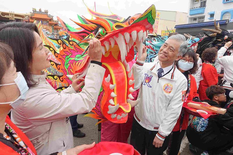 強「火旁」出吉！苗栗群龍開光點睛　老嫩大細共下迎正月半鬧熱客庄慶典