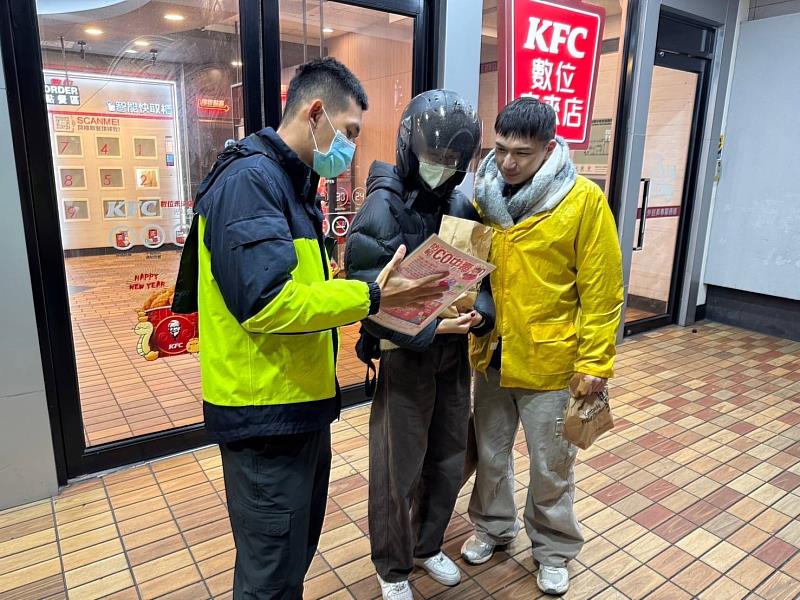 圖2 新竹市消防局進行防範宣導,提醒市民注意通風並正確使用熱水器。