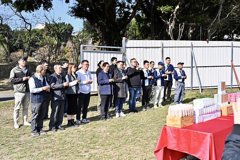 東海古典玫瑰園隆重舉行開工典禮，團隊誠心祭拜，祈願工程順利圓滿。