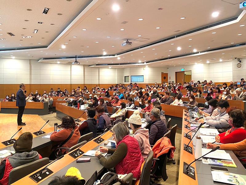 弘光科技大學校長蘇弘毅提到USR大學社會責任各類計畫與社區合作方式，創造在地特色亮點