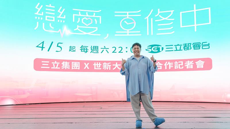 世新大學校友關韶文表示，看到母校與老東家攜手合作十分感動。（世新大學提供）