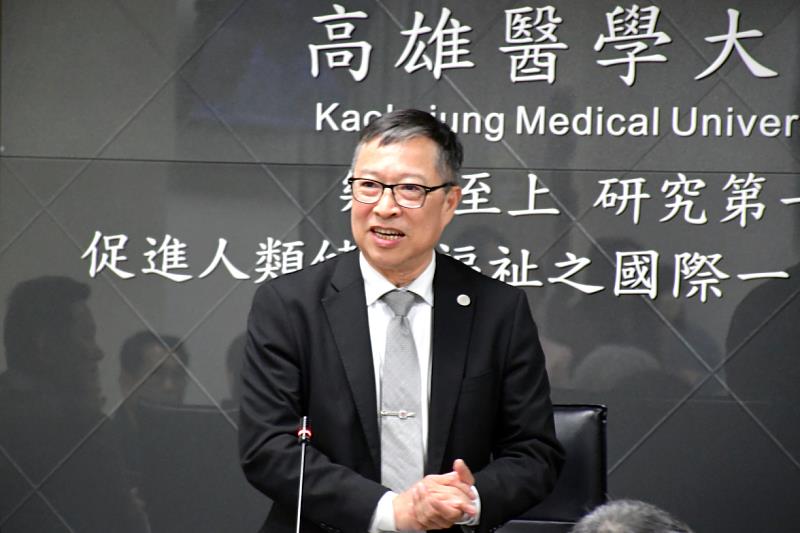 高雄醫學大學校長余明隆致詞