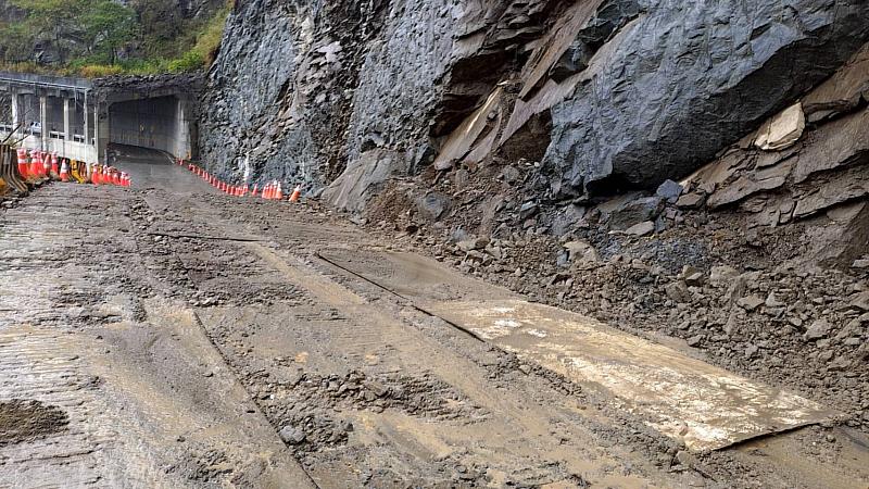 豪雨引發土石坍方，嘉義縣阿里山鄉169縣道部分路段封閉改道-1