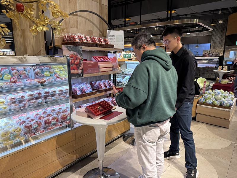 嘉義玉女番茄禮盒「喜番•大好き」,微風超市甜蜜開賣-5