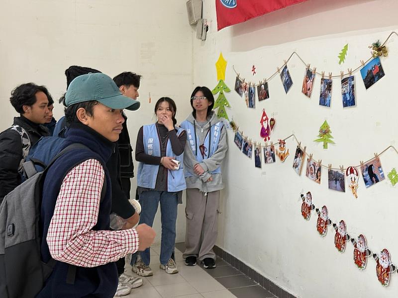 聖約翰科技大學境外學生透過九份學習體驗之旅，用鏡頭捕捉九份的街景、小巷、茶館與自然景觀，講述台灣故事。