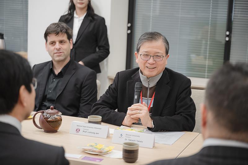 北商大任立中校長與高田隆校長,針對AI在商學、醫療及教學相關領域之應用交流意見。