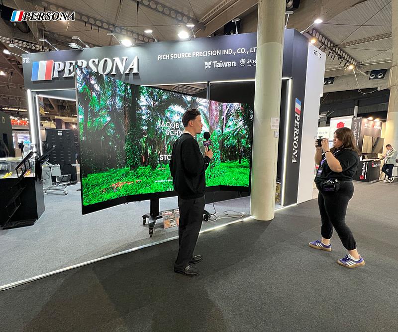 盛源Persona 135吋摺疊升降LED多種展示應用