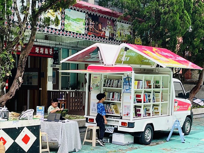 官網-114年度上學期閱進校園暨行動書車活動報名即將開跑