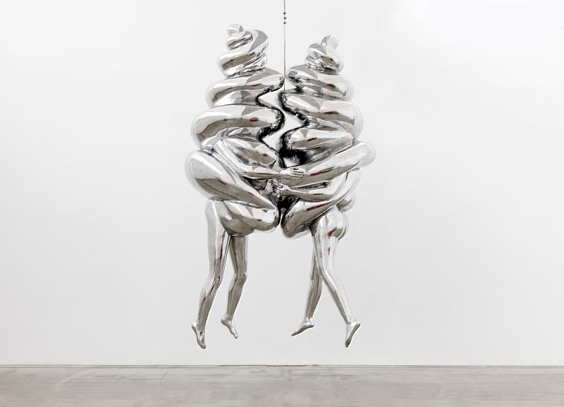 路易絲．布爾喬亞《情侶》(The Couple)，2003，鋁，365.1 x 200 x 109.9 公分。Photo: Jonathan Leijonhufvud, © The Easton Foundation/Licensed by VAGA at Artists Rights Society (ARS), NY