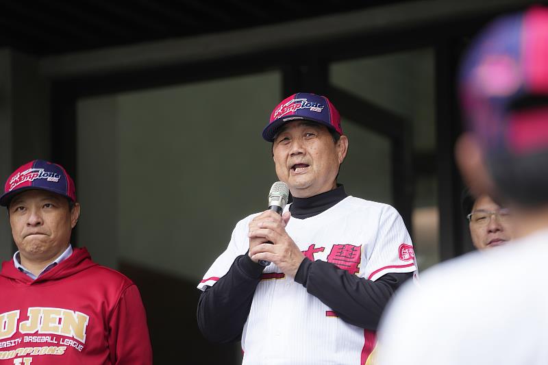 輔大棒球總教練葉志仙致詞時特別感謝周德賢、林敬民、陳建霖三位教練。