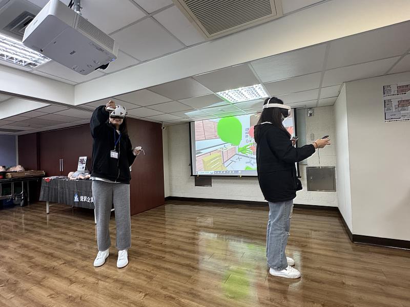 學員體驗 VR 在醫護教育上的應用