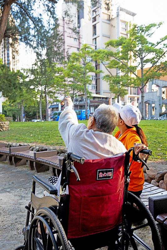 新竹市擴充長照服務今年度新增4家居服特約單位(照服示意圖）