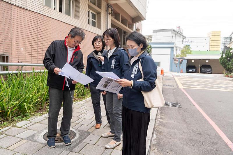 秘書長張治祥攜市府團隊前往龍山國小視察校內污水處理設施