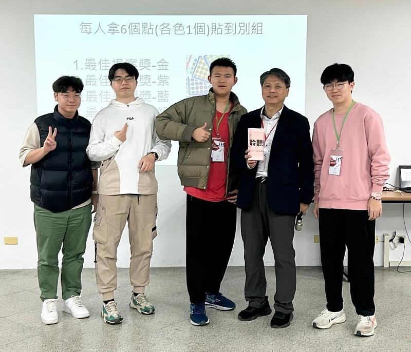 學生根據組別題目設計行動計畫並進行成果發表。