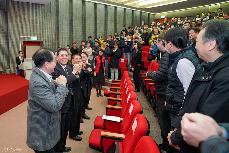 海大新春團拜，教職員與行政同仁互道恭喜