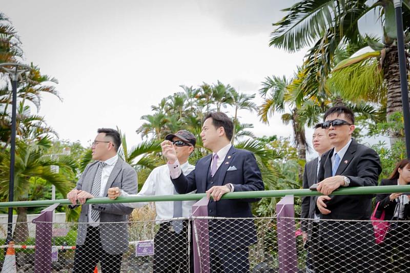 邱臣遠代理市長率團參訪參訪新加坡濱海灣花園，為新加坡最大的海濱發展景觀項目，成功結合城市綠化與節能建築技術。
