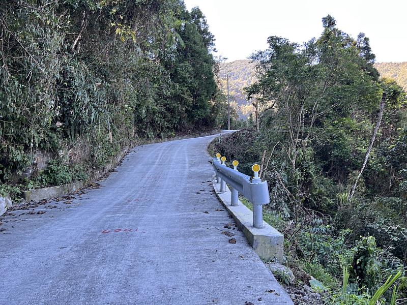 「錦屏村小錦屏聯絡道路改善工程」完工通車，讓前往尖石小錦屏野溪溫泉的最後一哩路更加安全。