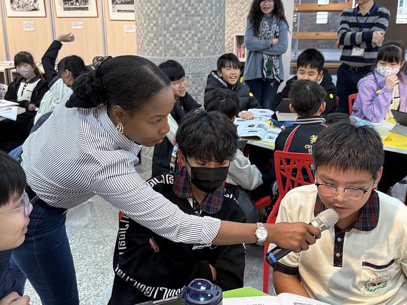 嘉義縣「尋寶列車」雙語微旅行 提升學童英語力