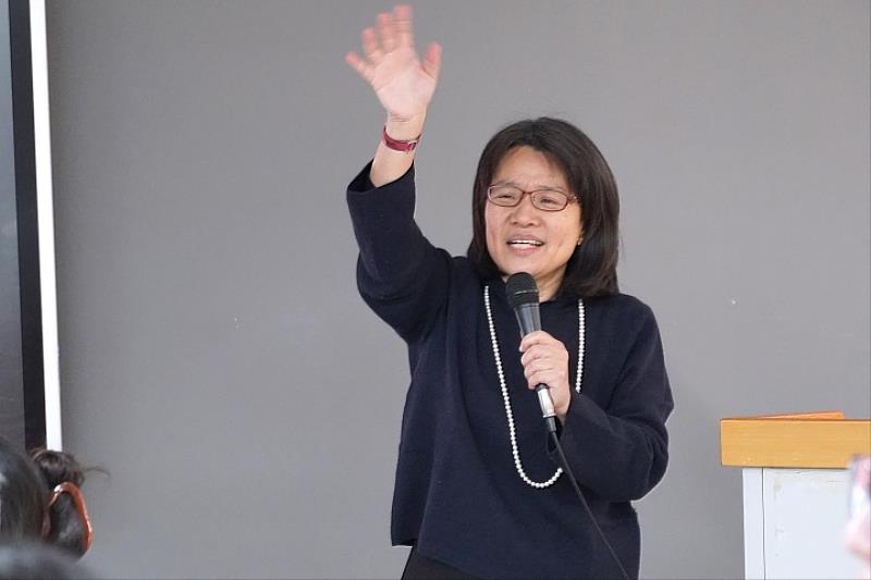 圖/中華大學觀光學院張馨文院長熱烈歡迎杉達學院師生,向師生介紹本學期的學習特色。