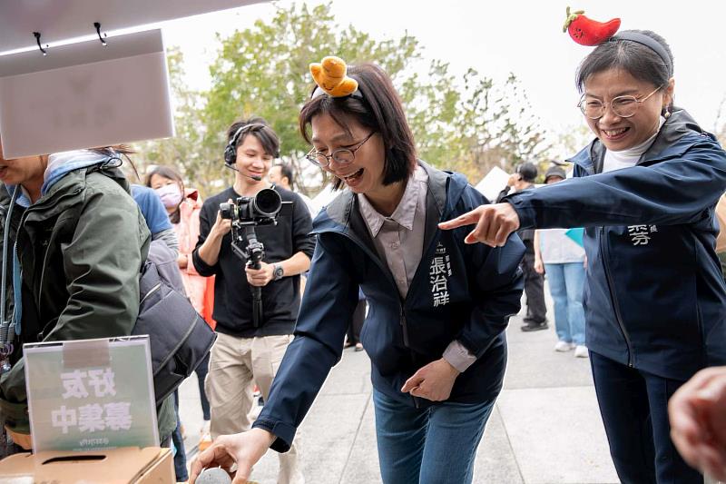 市府張治祥秘書長逛營養師節活動攤位