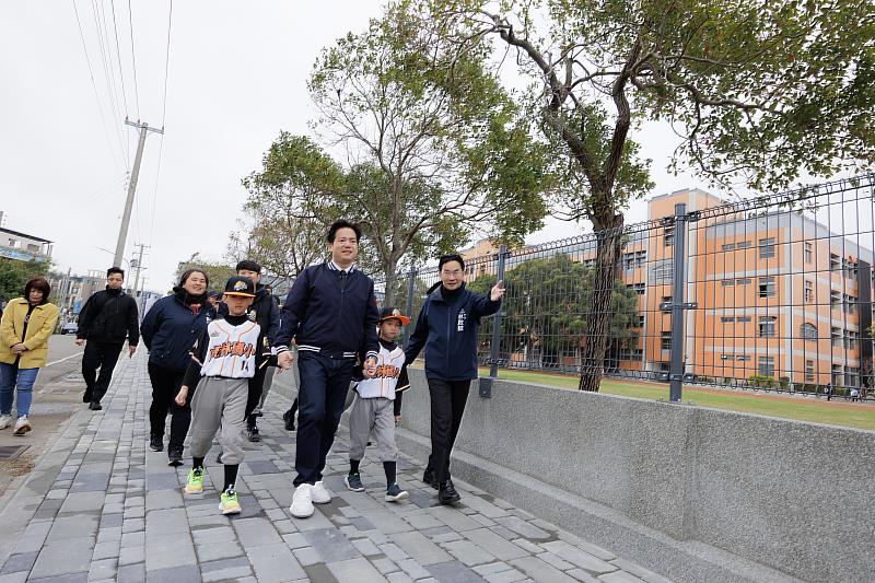 邱臣遠代理市長視察虎林