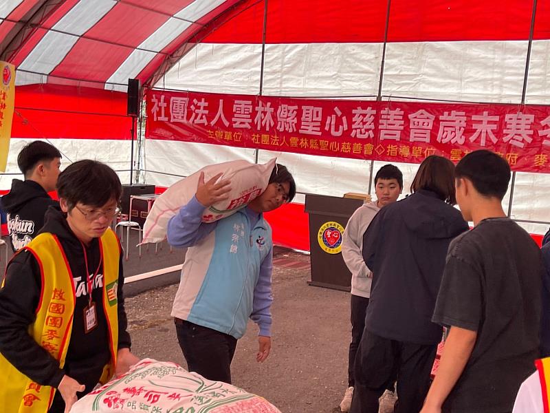 林宗錦董事長多年來贊助歲末冬令救濟活動，如：關懷濟助戶寒冬送暖活動