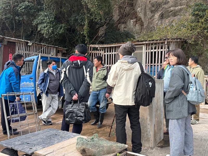 實地訪視連江縣牡蠣養殖區並與養殖漁民交流