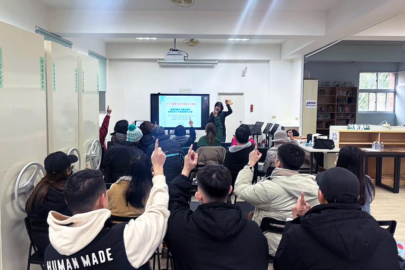 中信高中辦理113學年品格教育教師研習，協助教師了解孩子們的想法及行為發展，並在課程中融合品德教育相關活動。（圖/中信高中提供）