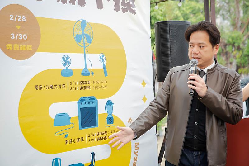 代理市長邱臣遠致詞鼓勵民眾多加運用「修復柑仔店」,響應永續環境政策