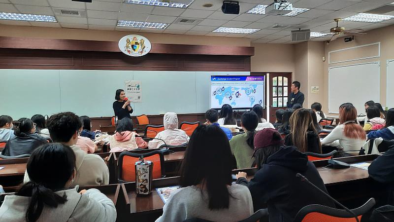 南華大學與姊妹校韓國仁川大學合作，強化學子國際交流能力，仁川大學國際處副主任Joo, Jung Hyun進行介紹，歡迎南華學生到仁川學習。