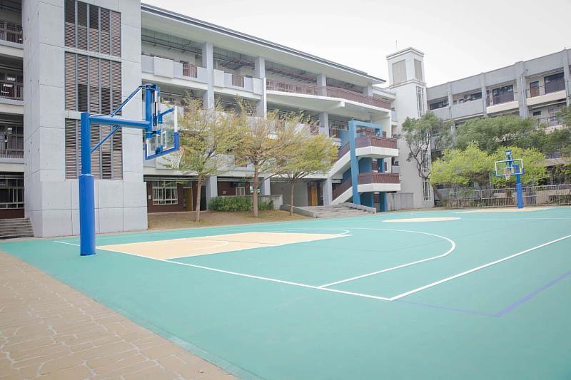 民富國小籃球場