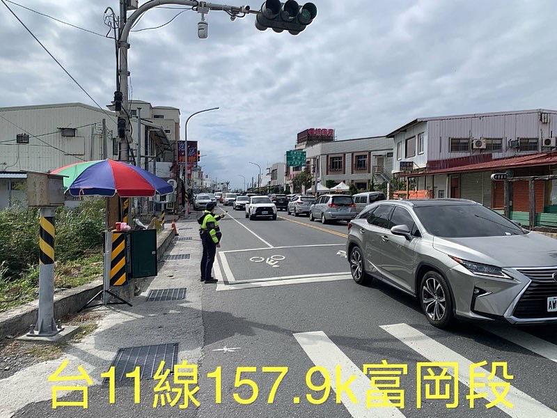 228連續假期交通不打結 路口禮讓行人停看聽 臺東警方加強交通疏導確保行車順暢