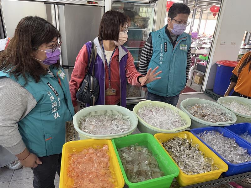 嘉縣衛生局啟動海鮮餐飲聯合稽查，把關食品安全-2