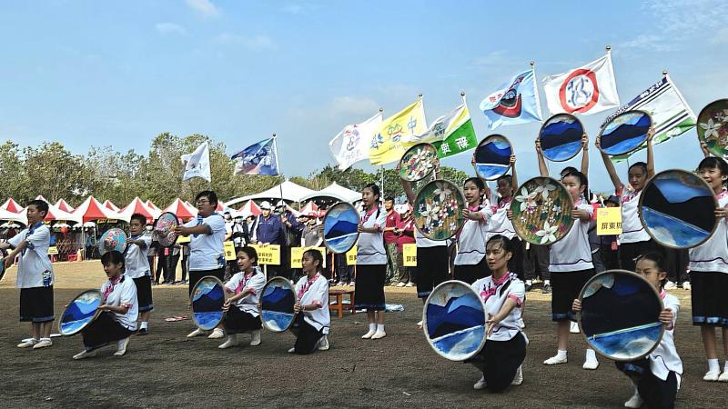 第60屆六堆運動會圓滿閉幕明年相聚佳冬，由內埔鄉豐田國小為閉幕帶來精彩表演