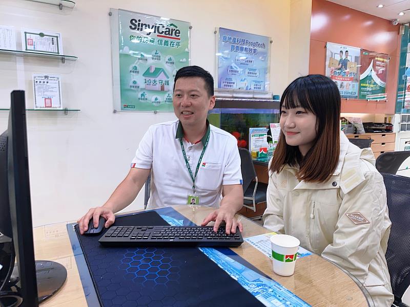 信義房屋新店中央店專案協理詹豐彰分享當初選擇信義房屋時的心境，除考量信義房屋為上市公司、產業龍頭外，加入信義房屋後，發現「先義後利」的文化，讓業務幕僚都具備良善的品格，對於初入產業的新人及未來職涯形塑長遠的影響。