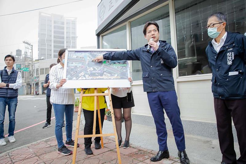 代理市長邱臣遠致詞，現場講解改善方案