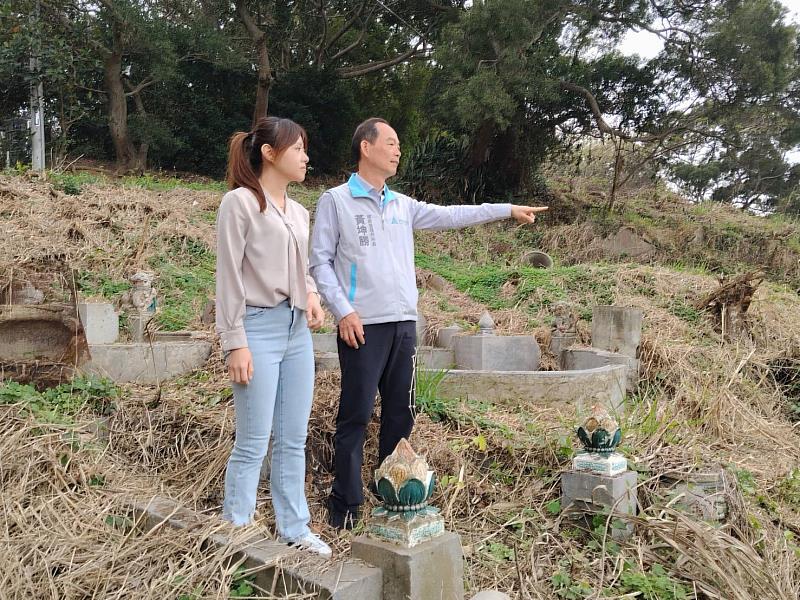 圖1 民政處施淑婷處長視察公墓割草情形