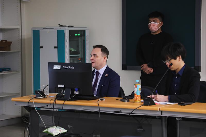 台灣波蘭商業協會參訪嘉義縣亞創中心，促進無人機產業合作-3