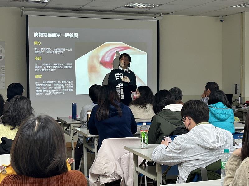 玄奘大學戲劇系主任胡修維講授演說技巧