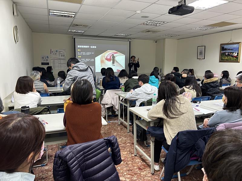 勞工大學首堂課程學員踴躍出席