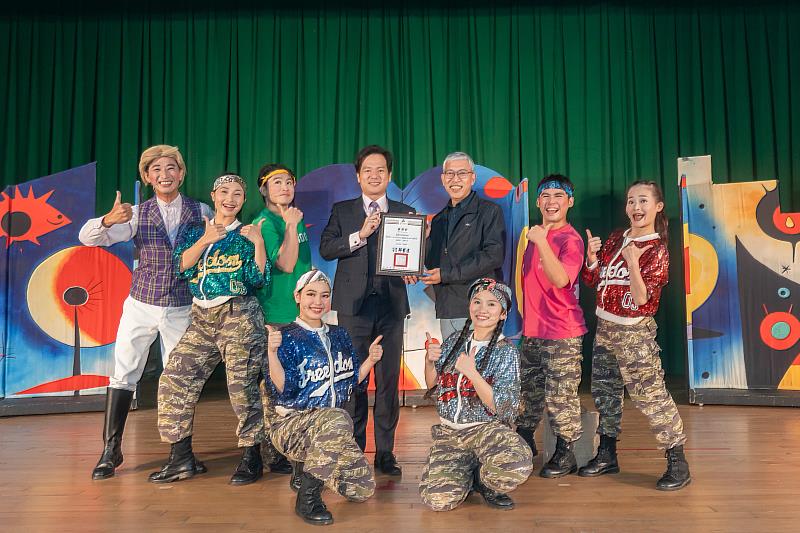 竹市代理市長邱臣遠頒發感謝狀