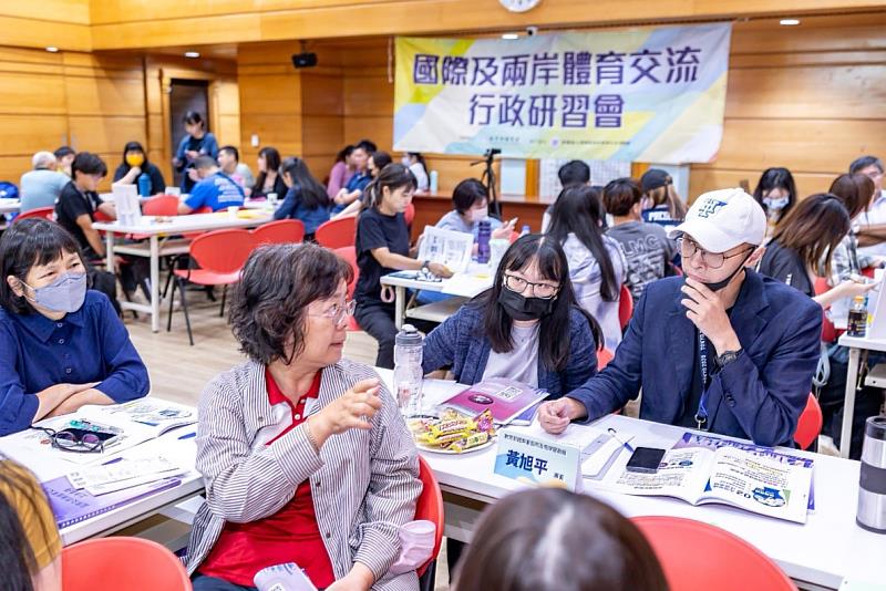 研習會內容包含國際及兩岸運動交流最新資訊、國際賽事經費執行及行政作業注意事項，提升辦賽單位效能及品質。(圖片為113年行政研習會活動照片)