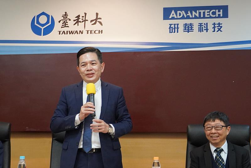 研華嵌入式事業群張家豪總經理致詞。
