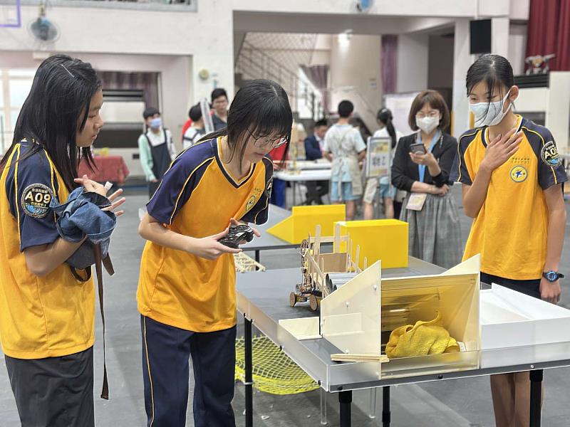 本屆比賽全市共15校25組國中隊伍挑戰創意極限，演繹災後救援新藍圖。