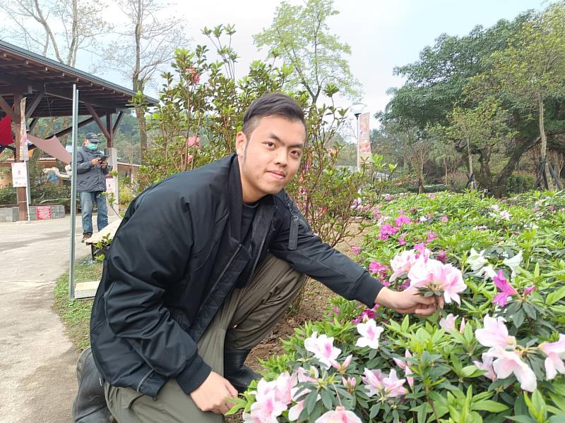 89年次黃翰滕為新北市青農聯誼會最年輕的分會長，家中經營明山園藝