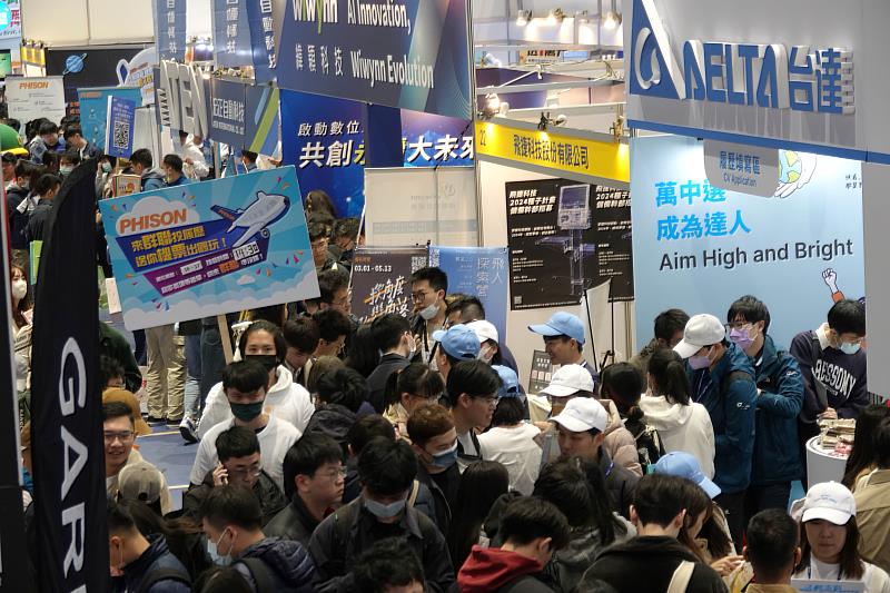 「2025 南區就業博覽會」3 月 16 日將於台南國立成功大學(光復校區)現場徵才,預計提供逾 1.1 萬個職缺