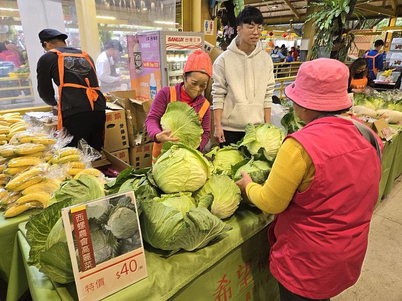 本周末希望廣場販售雲林西螺的高麗菜