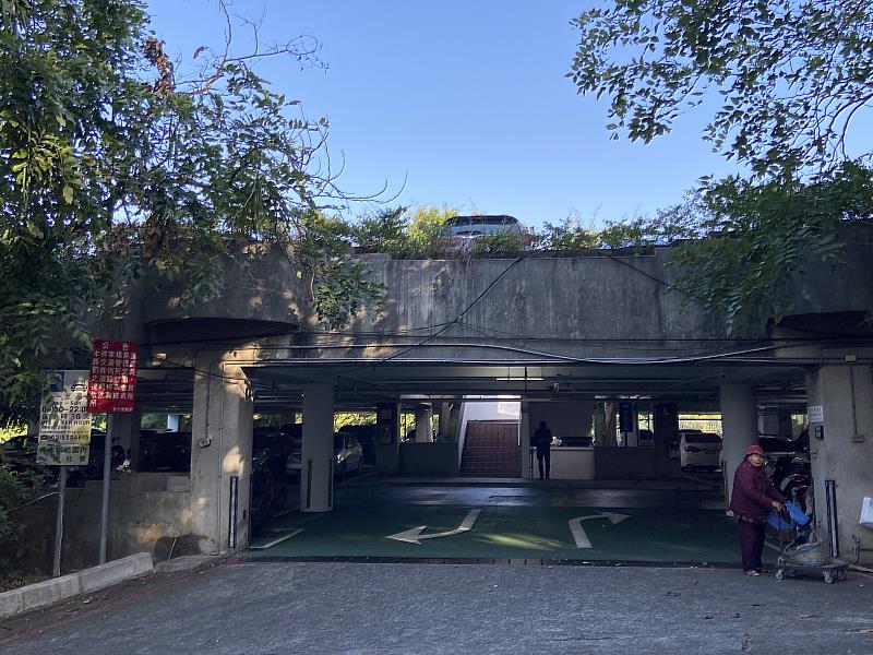 新竹市十八尖山停車場3/15起恢復停車收費,改善停車亂象、落實公平使用原則。